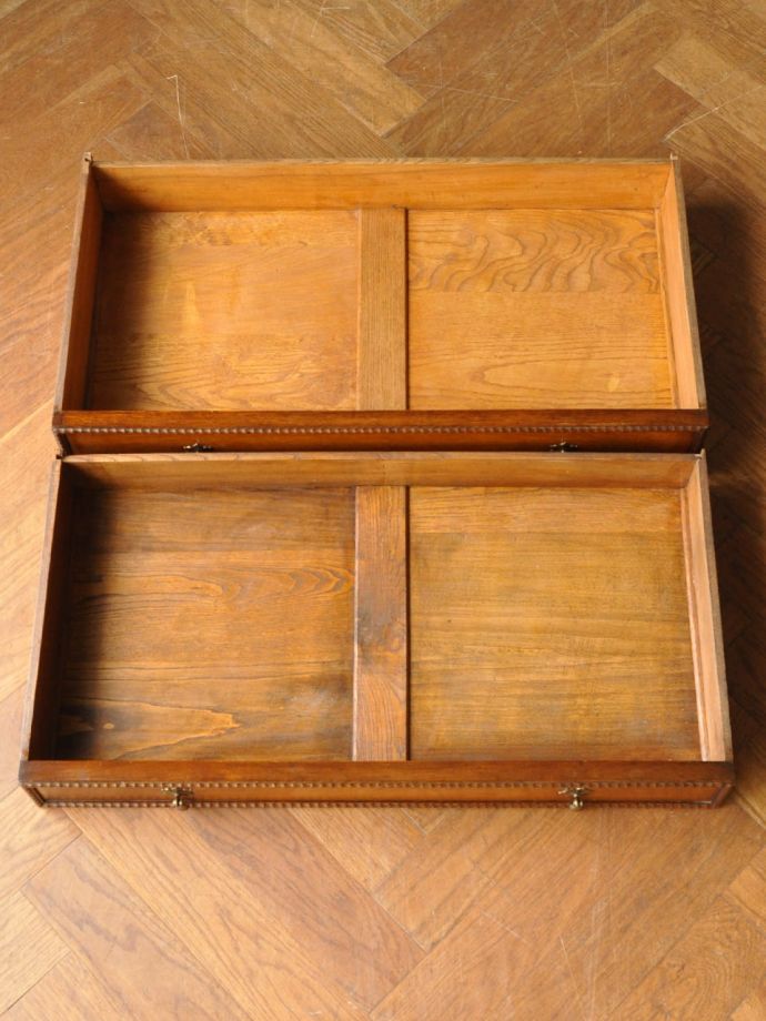 サイドボードの引き出し