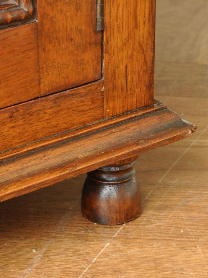 アンティーク家具の脚