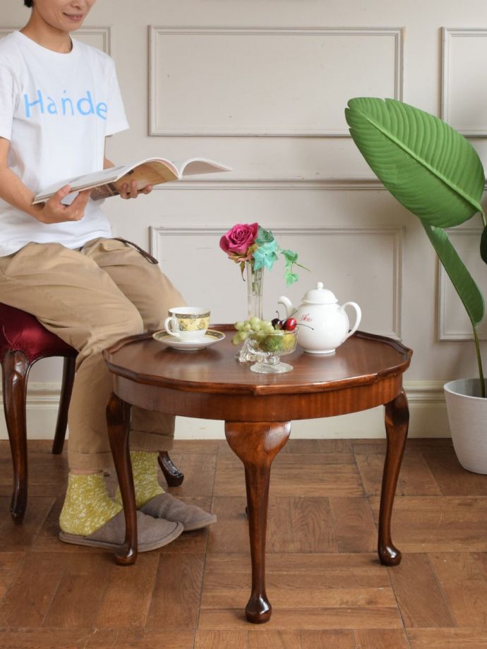 アンティークのコーヒーテーブル