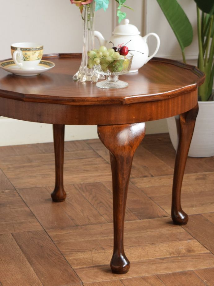 英国のアンティーク家具らしいデザイン