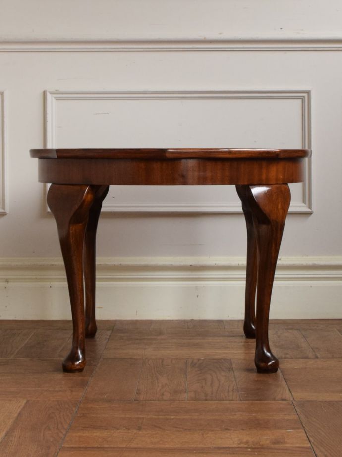 コーヒーテーブルの側面