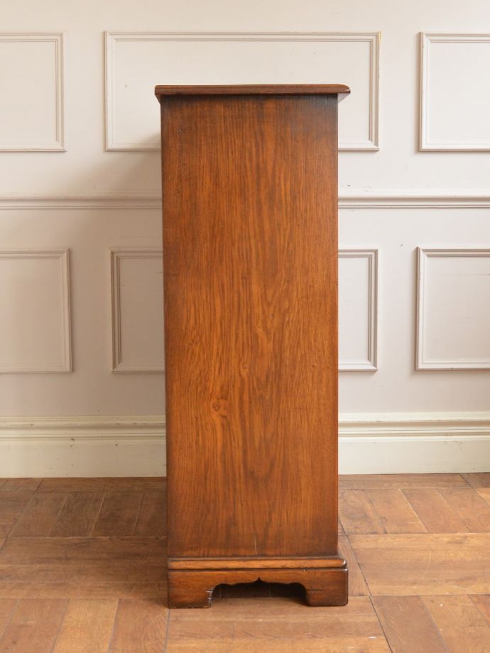 オープンシェルフの側面