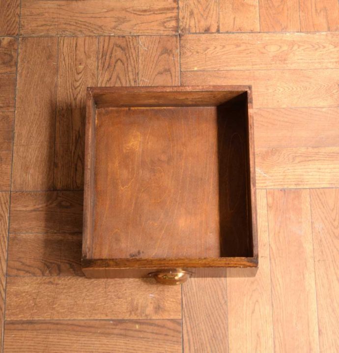 サイドボードの引き出し