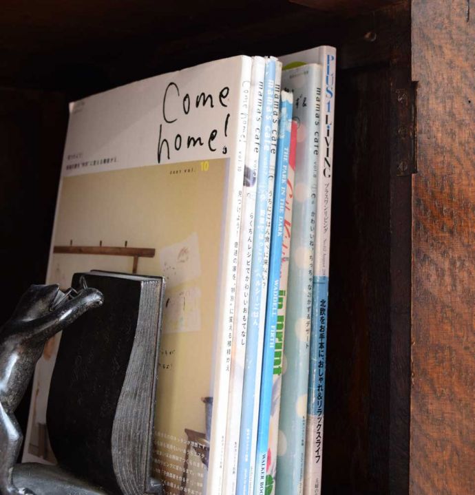 サイドボードの扉を開けると