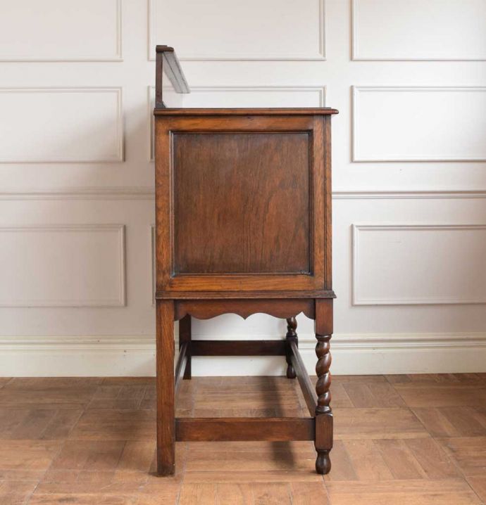 サイドボードの側面