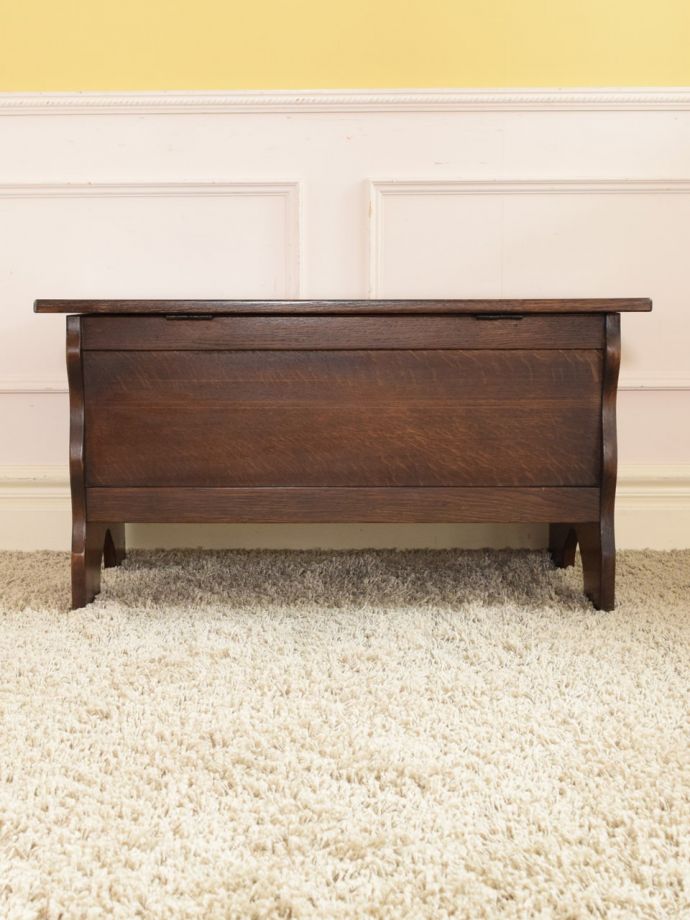 ブランケットボックスの後ろ姿