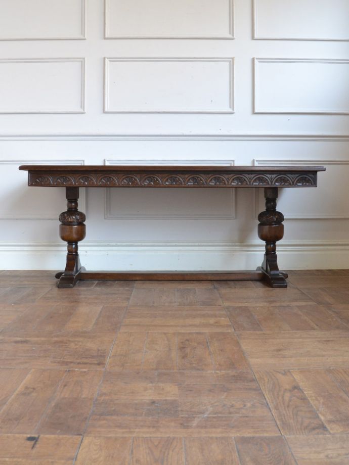 コーヒーテーブルの側面