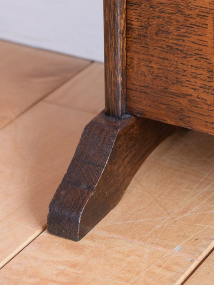 マガジンラックの脚