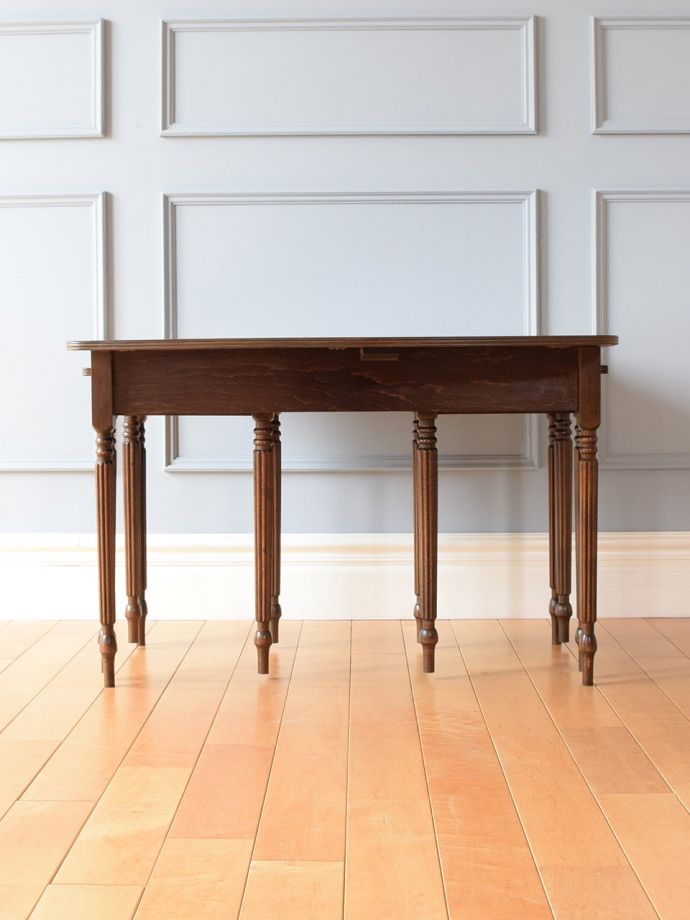 コーヒーテーブルの側面