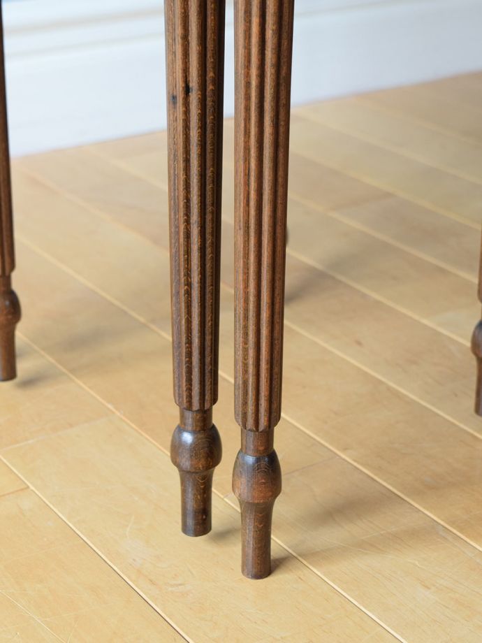 アンティークテーブルの脚