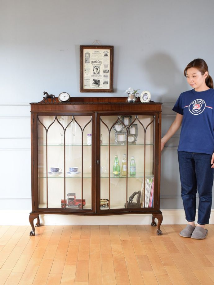 英国アンティークのガラスキャビネット