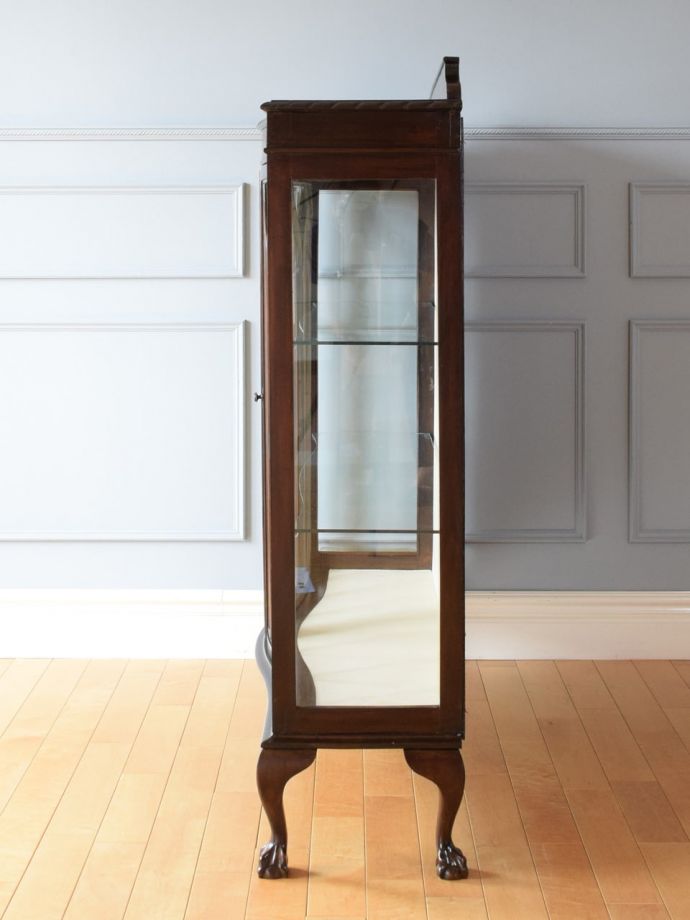 キャビネットの側面