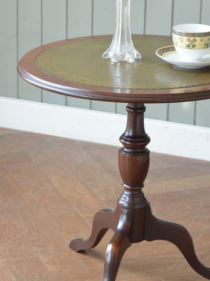 英国のアンティーク家具らしいデザイン