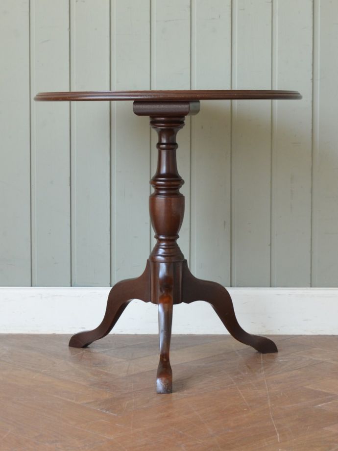 コーヒーテーブルの側面