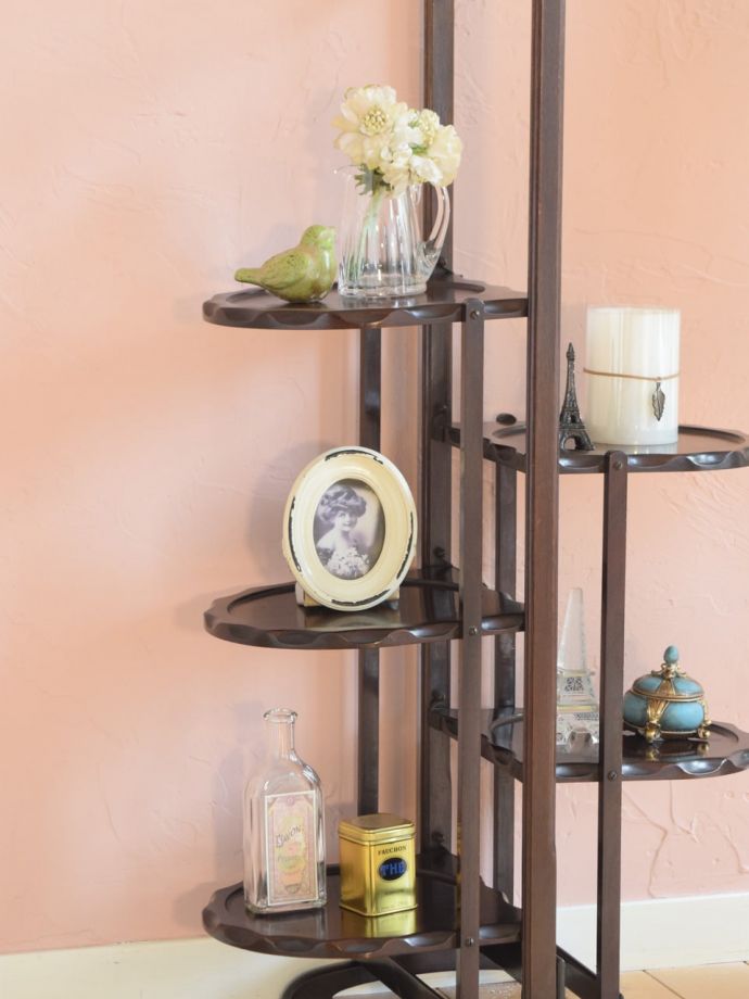 英国のアンティーク家具らしいデザイン