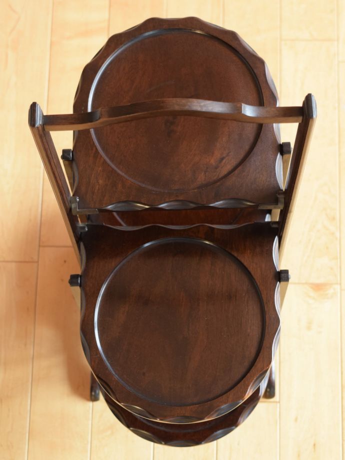 アンティークのケーキスタンドの天板