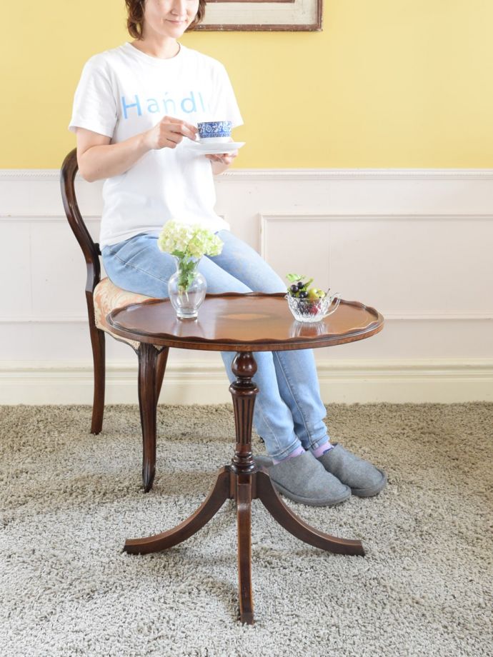 アンティークのコーヒーテーブル