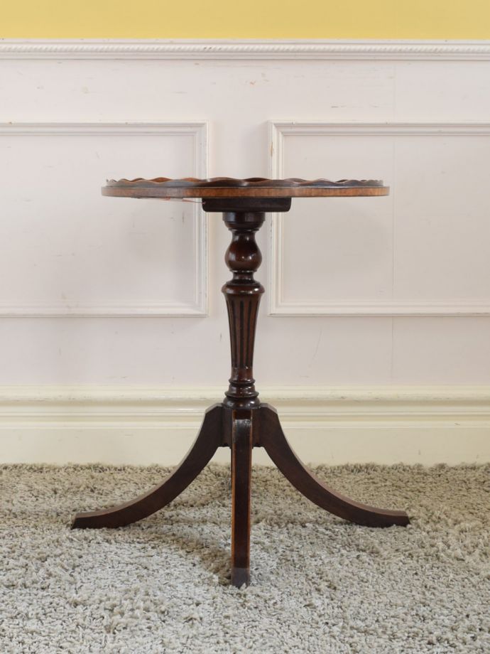 コーヒーテーブルの側面