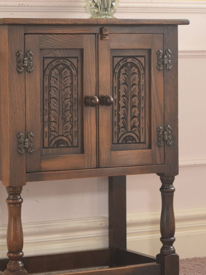 アンティーク家具らしさが漂う装飾