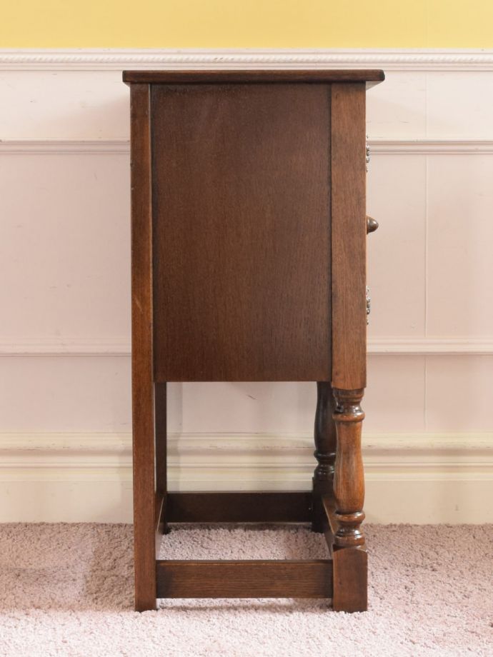 サイドボードの側面