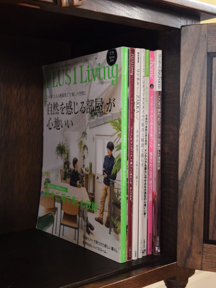 サイドボードの扉を開けると