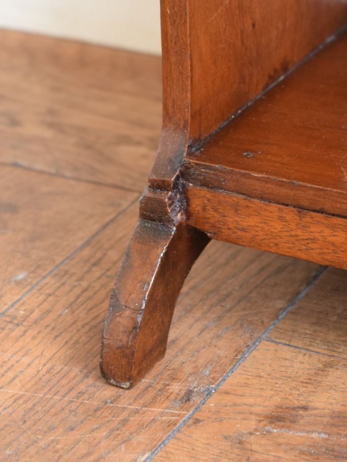 マガジンラックの脚