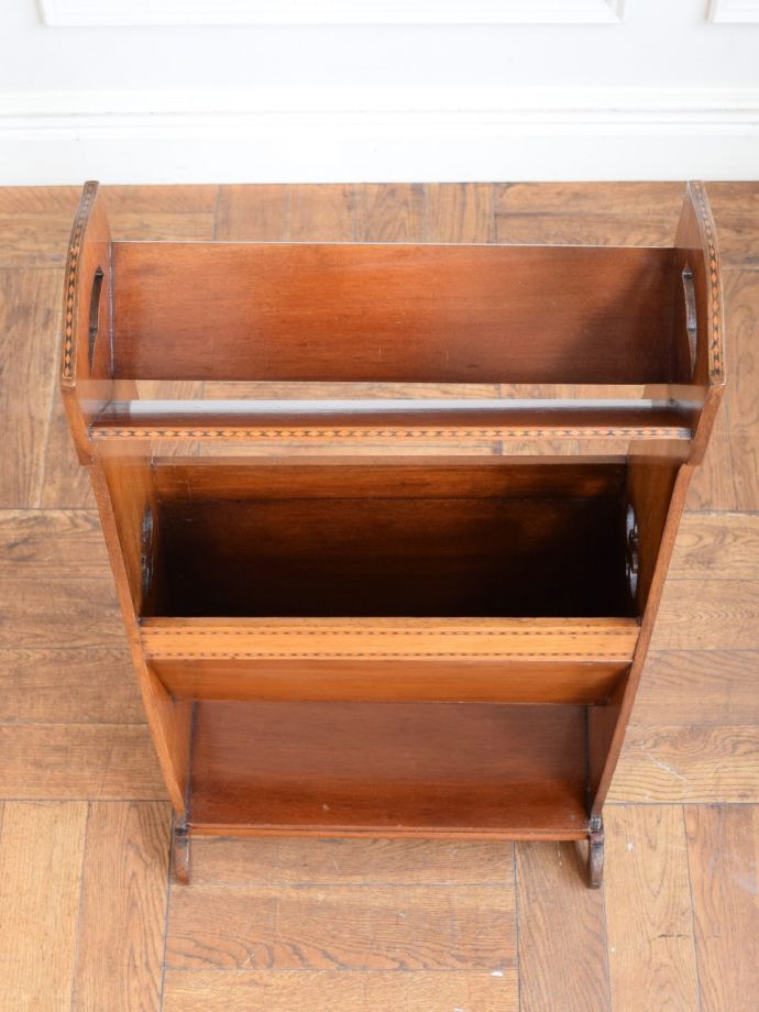 アンティークのおしゃれな本棚