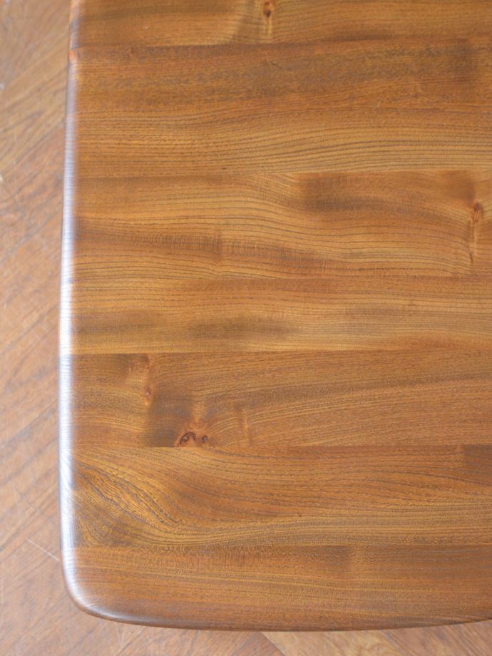 アーコールのテーブルの天板