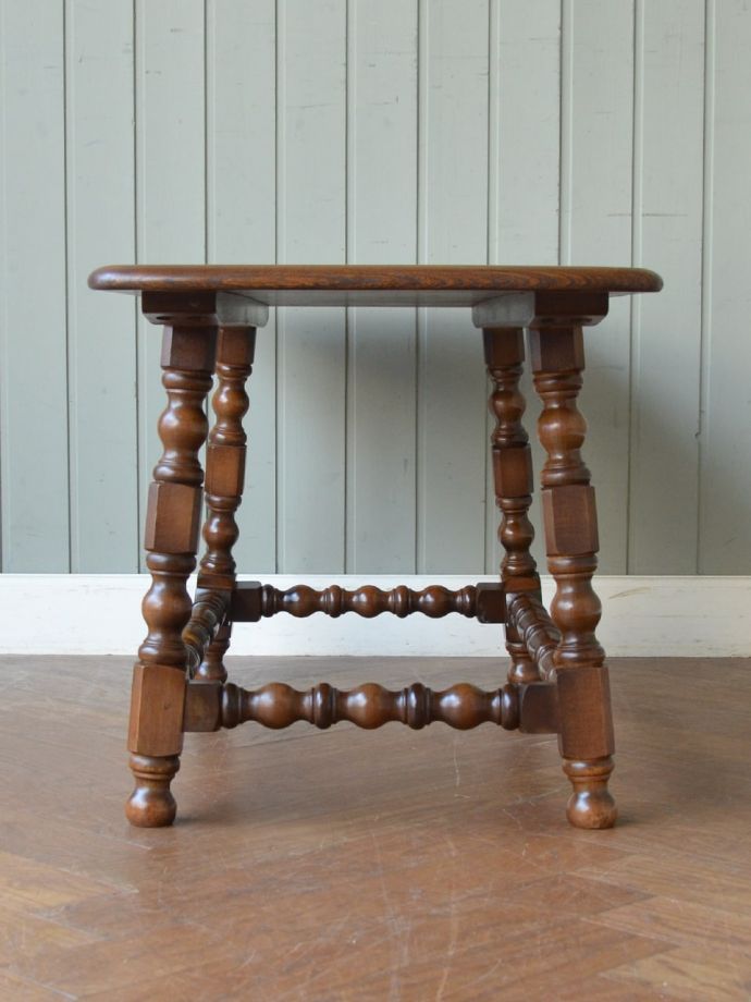 アーコールの家具の側面