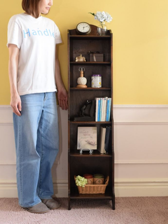 アンティークのオープンシェルフ