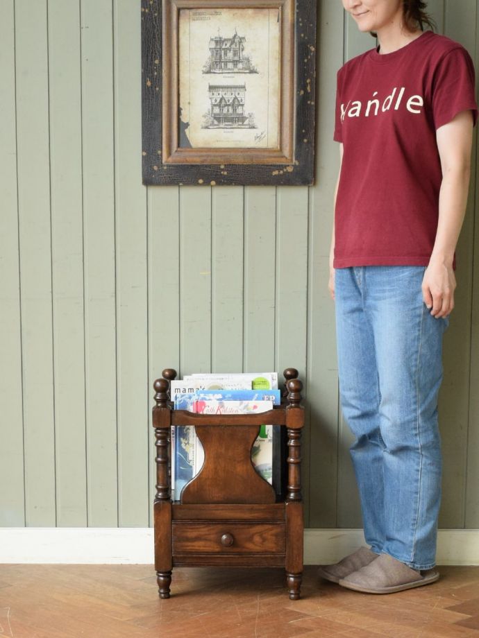 アンティークのおしゃれなマガジンラック