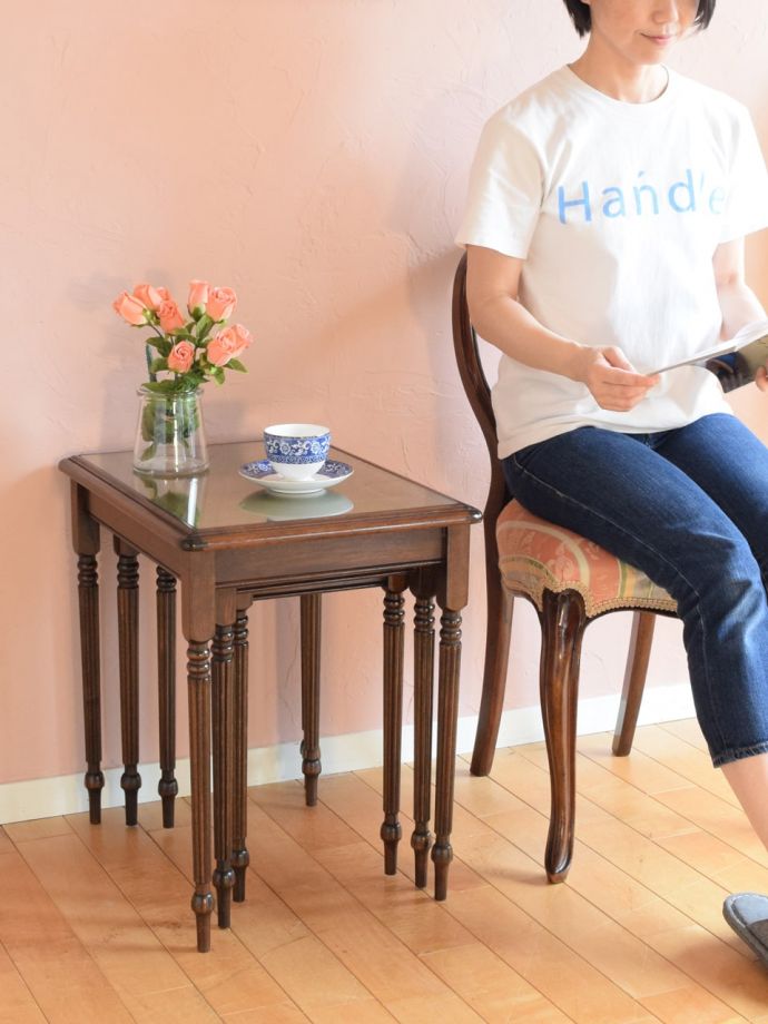 英国スタイルのアンティークテーブル