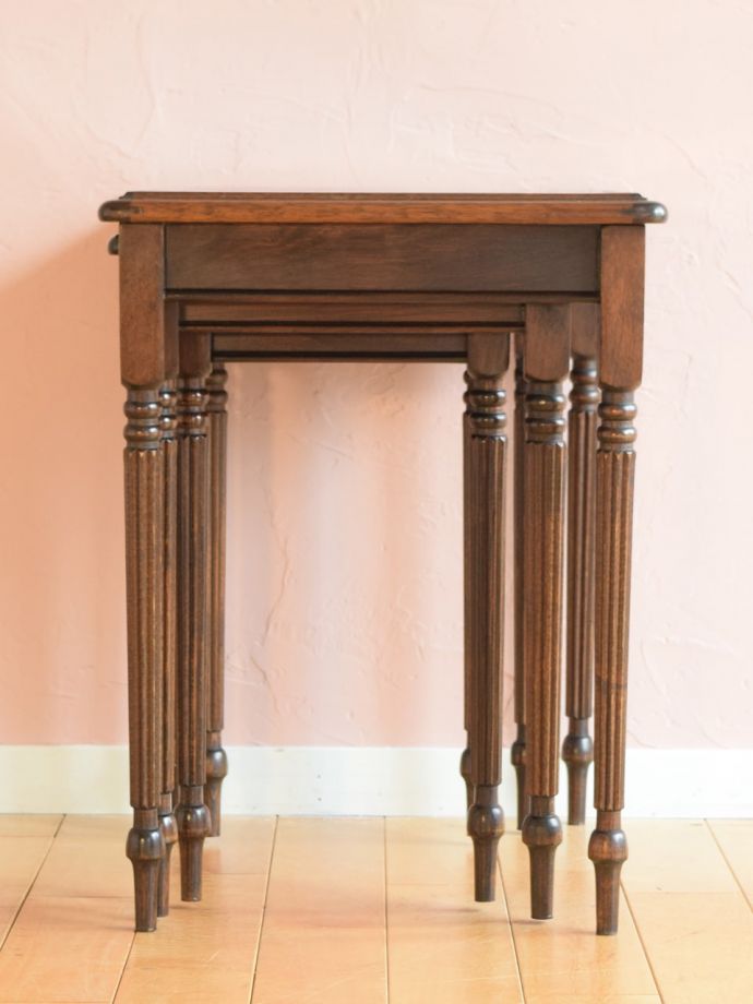 アンティークコーヒーテーブルの側面