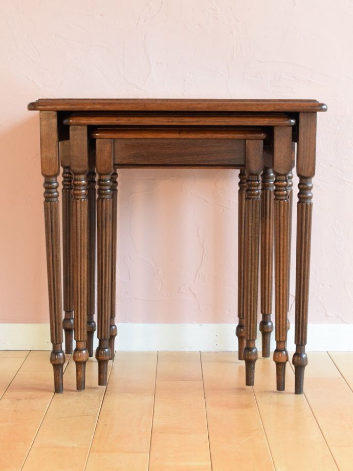 コーヒーテーブルの側面