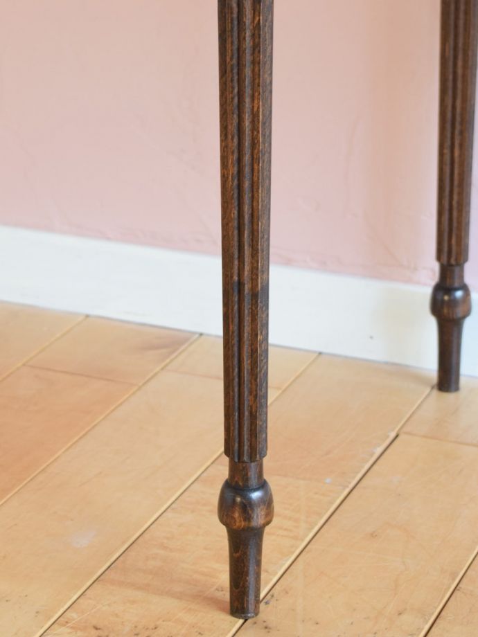 アンティークテーブルの脚