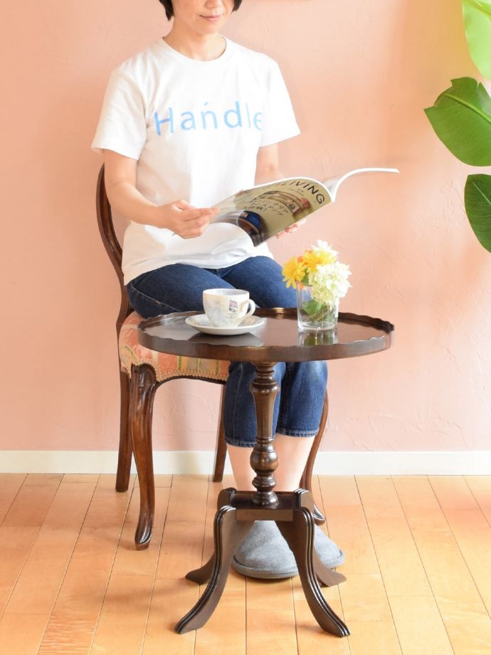 アンティークのワインテーブル