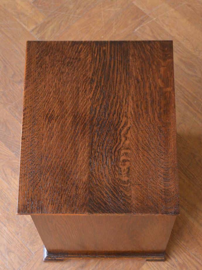 サイドキャビネットの天板