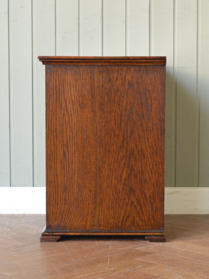 サイドキャビネットの側面