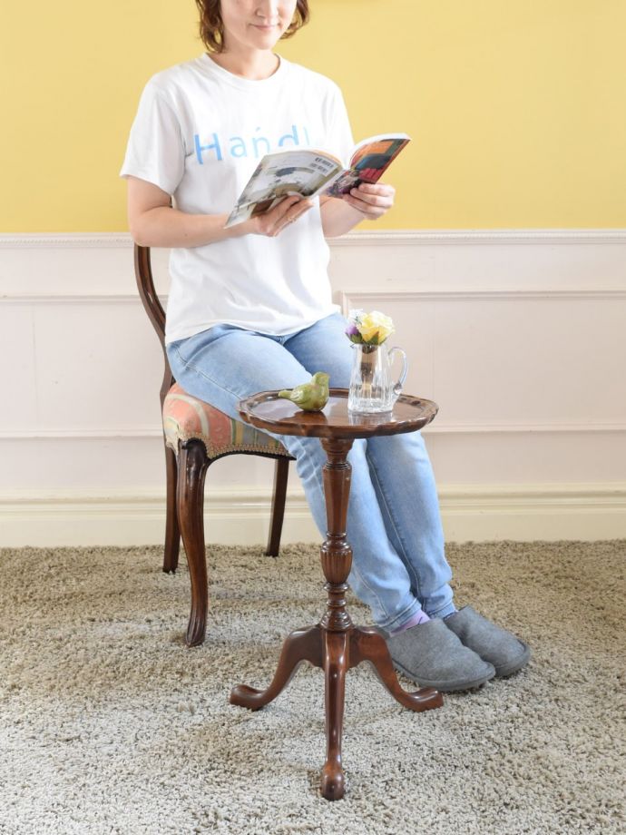 アンティークのワインテーブル