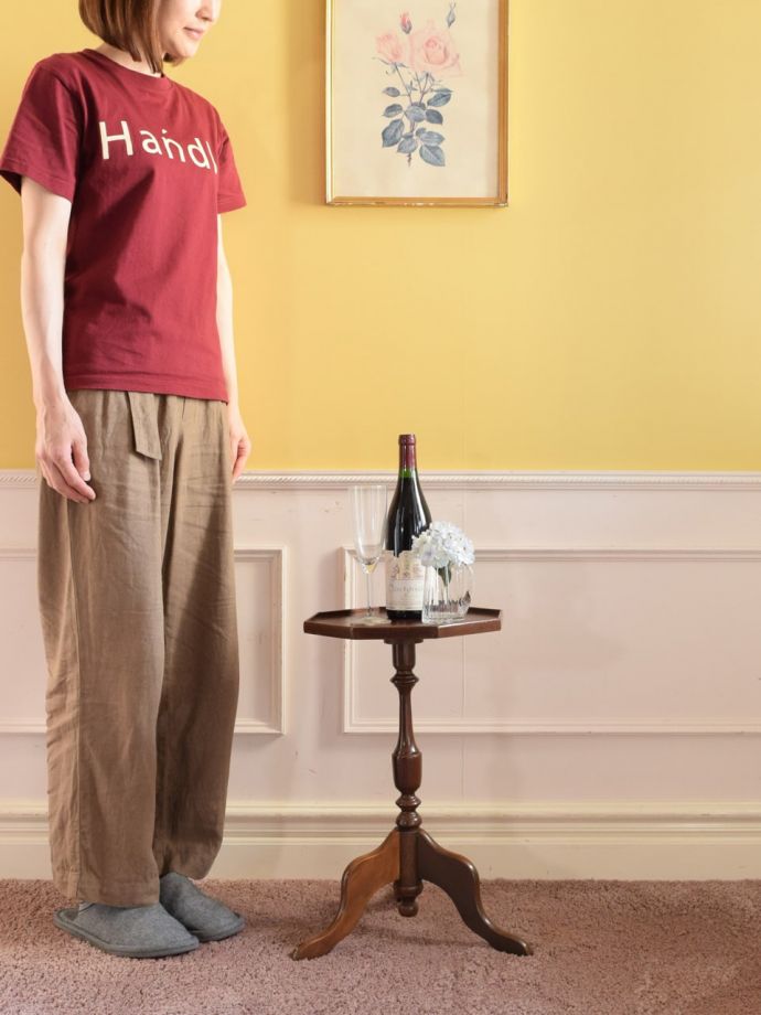 アンティークのワインテーブル