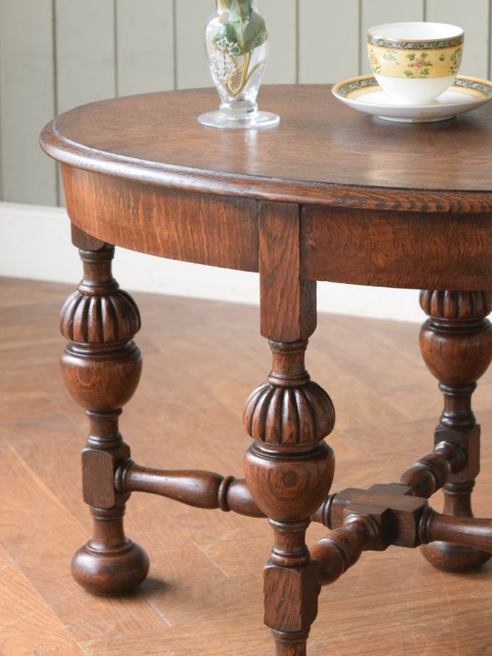 英国のアンティーク家具らしいデザイン