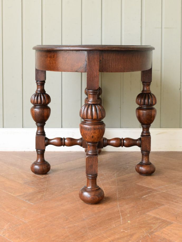 コーヒーテーブルの側面