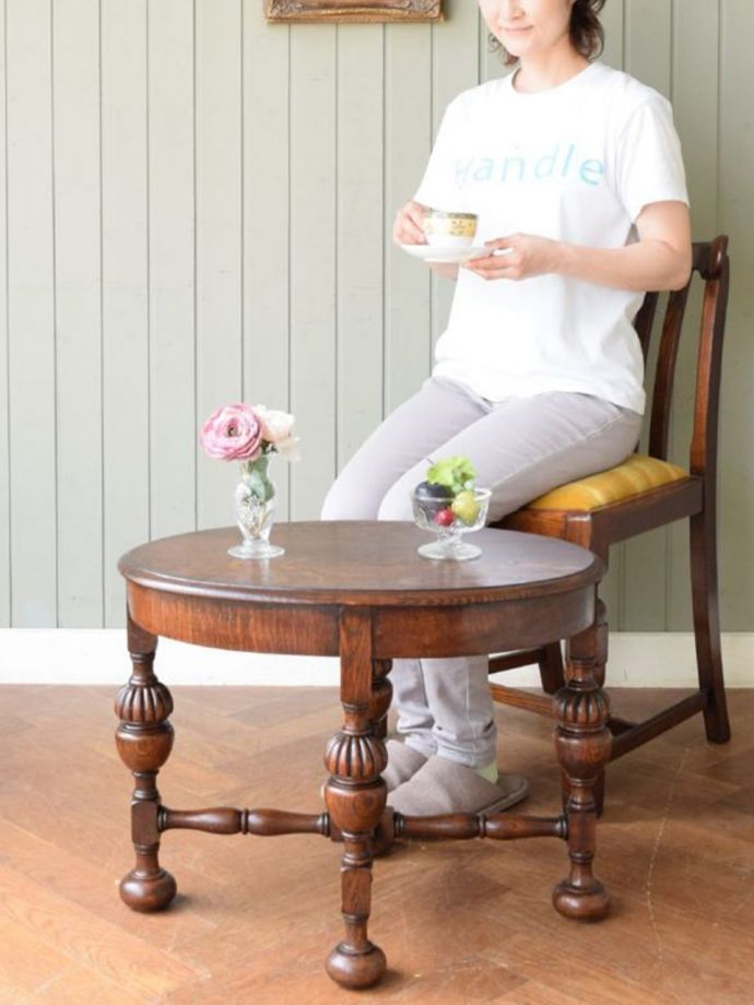 アンティークのコーヒーテーブル