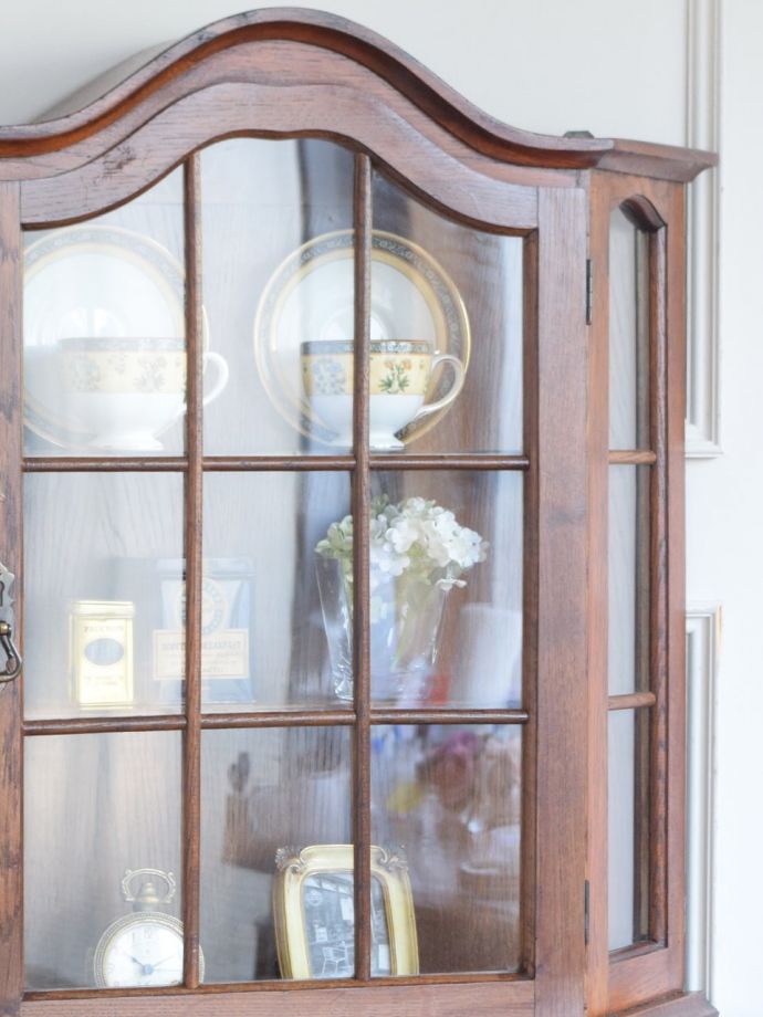 フランスの家具らしい美しいフォルム