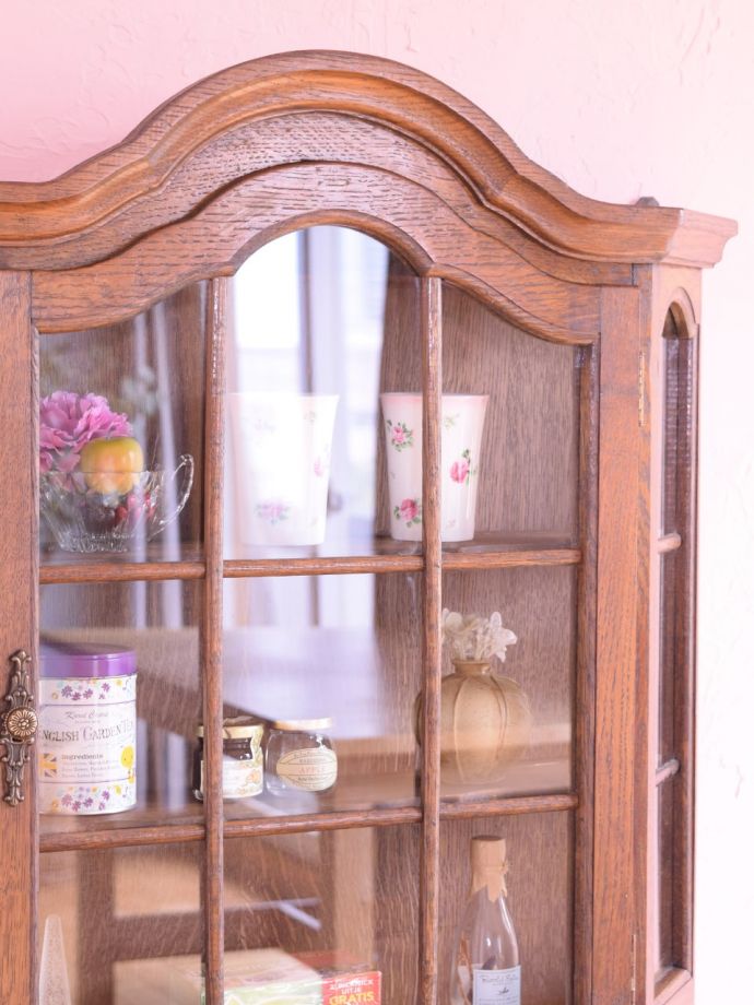 フランスの家具らしい美しいフォルム