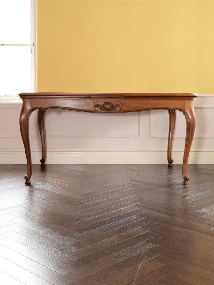 伸長式テーブルの側面