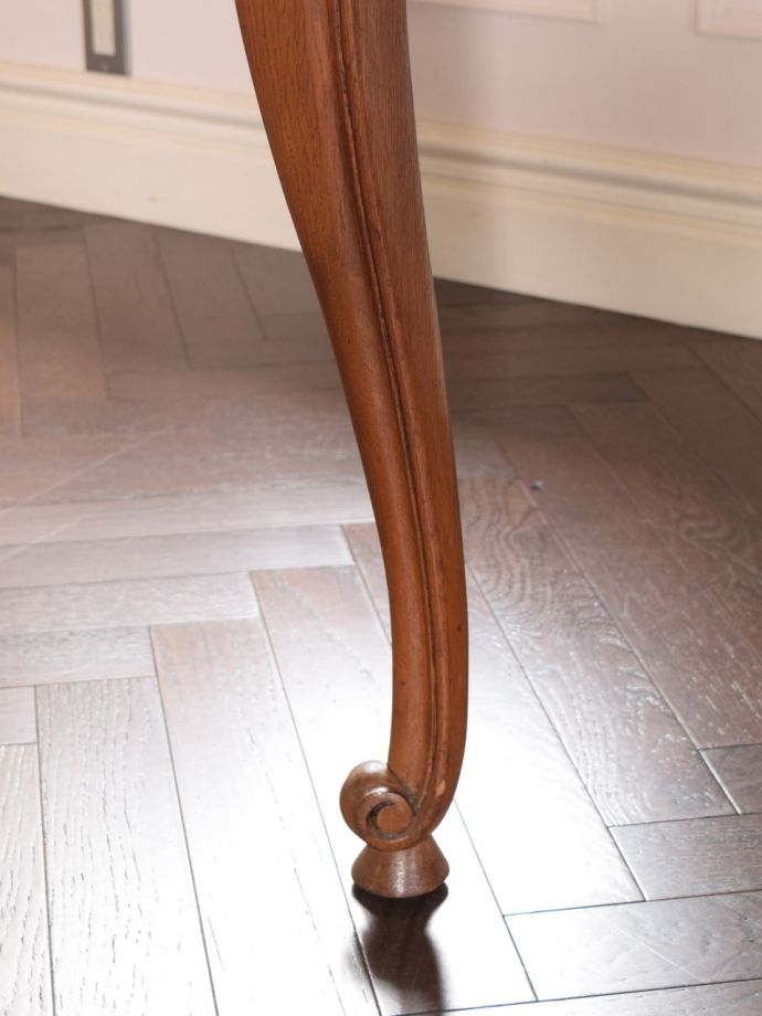 アンティークテーブルの脚