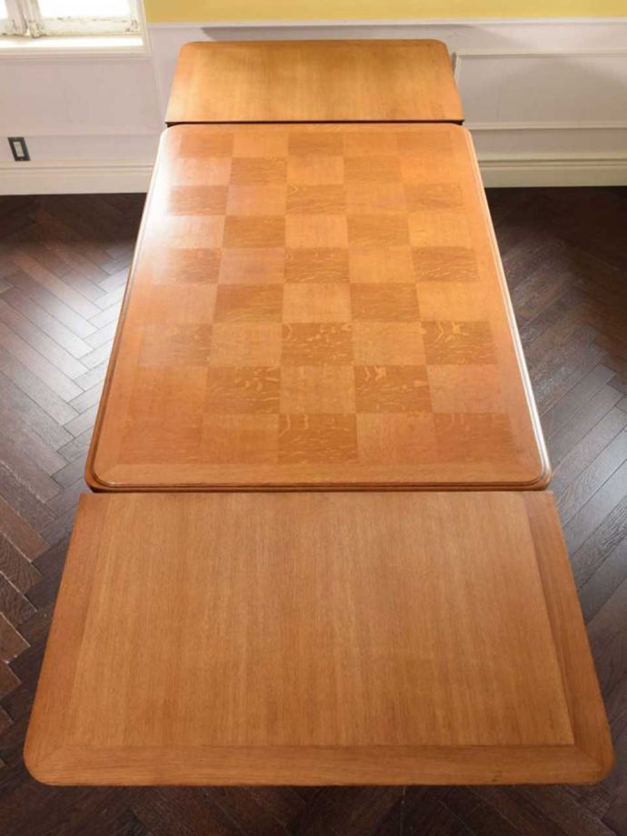 フランスの伸長式テーブルの天板