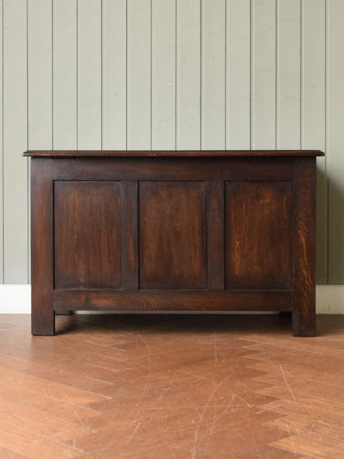 ブランケットボックスの後ろ姿