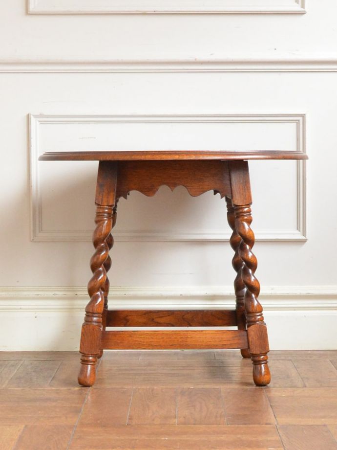 コーヒーテーブルの側面